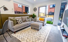 New Sophisticated City Pad